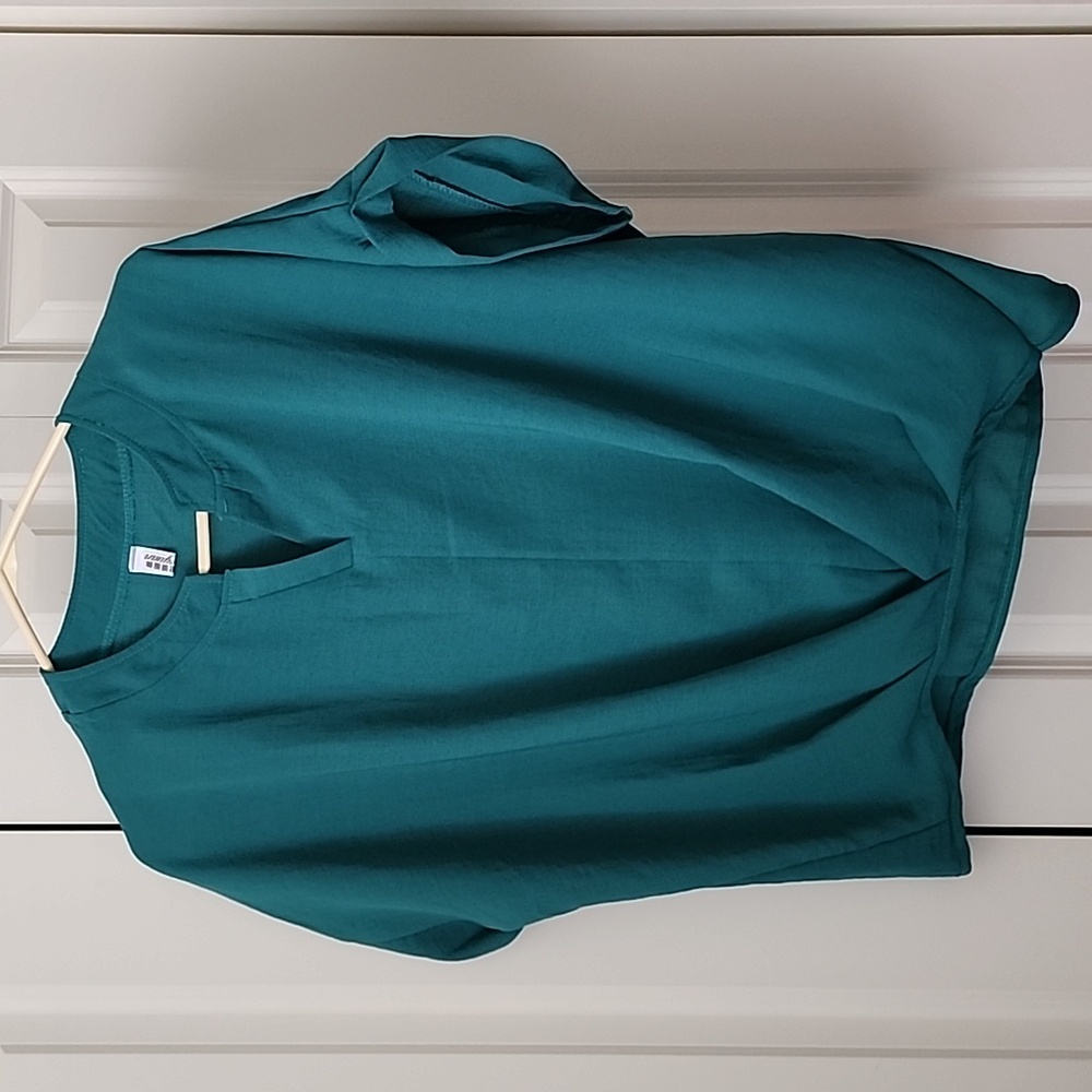 2/$15 Liaoyuan Green Short-sleeved Top, L